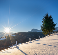 fileadmin/roha/images_galerie/orte_landschaft/Anger/Anger/SO-AU-ANG-STOISSB-0003-0836-02-D-roha-Sonnenaufgang-Anger-Stoissberg-Neuhaus-Winter.png