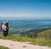 fileadmin/roha/images_galerie/Freizeit-Sport/Wandern/ASCHAU-KAMP-WAN-0010-D-roha-Aschau-Kampenwand-Chiemsee-Wanderer.png