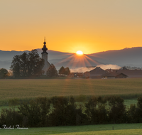 fileadmin/roha/images_galerie/orte_landschaft/Ainring/AINR-THUND-SO-AU-2023-01-0638-01-D-roha-Ainring-Thundorf-Sonnenaufgang.png