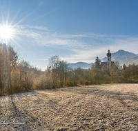 fileadmin/roha/images_galerie/orte_landschaft/Anger/Hoeglwoerth/AN-HOE-0020-1-02-D-roha-Anger-Hoeglwoerth-Hochstaufen-Herbst-Stimmung-Sonne.png