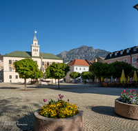 fileadmin/roha/images_galerie/orte_landschaft/Bad_Reichenhall/BAD-REI-RATH-0014-05-D-roha-Bad-Reichenhall-Rathaus-Platz.png