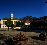 fileadmin/roha/images_galerie/orte_landschaft/Bad_Reichenhall/BAD-REI-RATH-0014-05-D-roha-Bad-Reichenhall-Rathaus-Platz.png