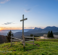 fileadmin/roha/images_galerie/stimmung-Sonne/Sonnenaufgang/SON-AU-STOISS-A-0001-0702-01-D-M-roha-Sonnenaufgang-Stoisser-Alm-Teisenberg.png