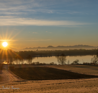 fileadmin/roha/images_galerie/orte_landschaft/Waging/SON-AU-TACH-0002-0727-01-D-roha-Sonnenaufgang-Tachinger-See.png