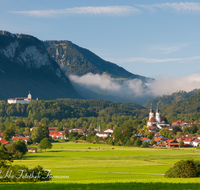 fileadmin/roha/images_galerie/orte_landschaft/Aschau/ASCHAU-0007-D-roha-Aschau-Schloss-Hohenaschau-Prien-Tal.png