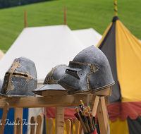 fileadmin/roha/images_galerie/brauchtum/Ritter-Mittelalter/BR-MITTELALT-PID-2016-1640-02-D-roha-Brauchtum-Mittelalterfest-Piding-Schloss-Staufeneck-Ritter-Ruestung.png