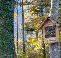 fileadmin/roha/images_galerie/kirche_religion/Piding/KKKM-PID-KRW-0001-06-04-D-roha-Kreuzweg-Piding-Schloss-Staufeneck-Herbst.png