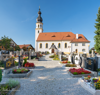 fileadmin/roha/images_galerie/orte_landschaft/Saaldorf/SAAL-0015-2-D-roha-Saaldorf-Kirche-Friedhof.png