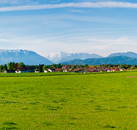 fileadmin/roha/images_galerie/orte_landschaft/Saaldorf/SAAL-PAN-0001-E-D-roha-Saaldorf-Panorama-Untersberg-Watzmann-Hochstaufen.png