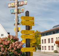 fileadmin/roha/images_galerie/orte_landschaft/Teisendorf/Teisendorf-Markt/WEGE-TEI-MA-0001-D-roha-Wander-Weg-Teisendorf-Marktplatz.png