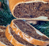 fileadmin/roha/images_galerie/kulinarisch/GAS-WEIH-KLETZ-0002-D-roha-Kletzenbrot-Weihnachten-Brauchtum-Trockenfrucht-Kletzen-Zwetschgen.png