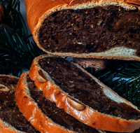 fileadmin/roha/images_galerie/kulinarisch/GAS-WEIH-KLETZ-0002-D-roha-Kletzenbrot-Weihnachten-Brauchtum-Trockenfrucht-Kletzen-Zwetschgen.png