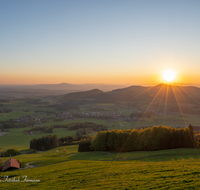 fileadmin/roha/images_galerie/orte_landschaft/Anger/Anger/Anger-Stimmung/SO-AU-ANG-FUE-0001-0518-D-roha-Sonnenaufgang-Anger-Hoegl-Fuermann-Alm.png