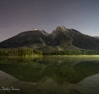 fileadmin/roha/images_galerie/orte_landschaft/Berchtesgaden/Ramsau/LANDS-HIM-NA-STE-HI-0001-2041-D-roha-Landschaft-Himmel-Nacht-Sterne-Hintersee-Ramsau-Hochkalter-Winter.png