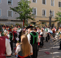 fileadmin/roha/images_galerie/orte_landschaft/Teisendorf/Teisendorf-Marktstrasse-Konzert/TEI-MA-STA-KON-2024-1-0178-D-roha-Teisendorf-Marktstrasse-Standkonzert.png