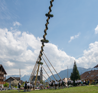 fileadmin/roha/images_galerie/brauchtum/Maibaum/Anger-Hoeglwoerth/BR-MAIB-ANG-2017-1440-02-D-roha-Brauchtum-Maibaum-Anger-Aufstellen.png