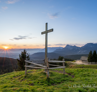 fileadmin/roha/images_galerie/Hintergrund-Download/1024x800/SON-AU-STOISS-A-0001-0702-01-D-M-roha-Sonnenaufgang-Stoisser-Alm-Teisenberg.png