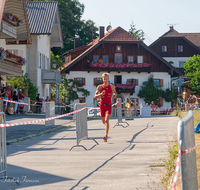 fileadmin/roha/images_galerie/Freizeit-Sport/Triathlon_und_Lauf/SPO-TRIATH-ANG-1642-02-D-roha-Sport-Triathlon-Rennrad-Anger-Dorfplatz.png