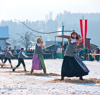 fileadmin/roha/images_galerie/brauchtum/Schnalzen/Teisendorf-Gauschnalzen/BR-SCHNA-0076-D-roha-Brauchtum-Aper-Schnalzen-Goassl-Teisendorf-Winter-Rupertigau-Rupertiwinkel.png