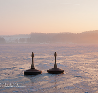 fileadmin/roha/images_galerie/Winter/SPO-EIS-STOCK-WAG-0005-D-roha-Sport-Winter-Eis-Eisstock-Waginger-See-Kuehnhausen-Sonnenuntergang-Stimmung.png