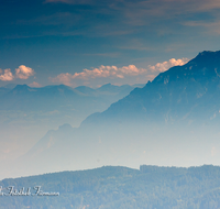 fileadmin/roha/images_galerie/stimmung-Sonne/STIM-TEISB-0002-D-roha-Stimmung-Nebel-Untersberg-Anger-Teisendorf-Teisenberg.png