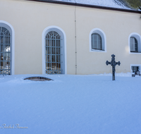 fileadmin/roha/images_galerie/orte_landschaft/Teisendorf/Neukirchen/TEI-NEUK-WI-KI-0005-D-roha-Teisendorf-Neukirchen-Kirche-Winter-Schnee.png