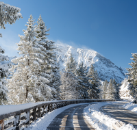 fileadmin/roha/Interessantes-in-Kurzform/BGD-ROSSF-STR-WI-0001-D-roha-Berchtesgaden-Rossfeld-Strasse-Winter-Hoher-Goell.png