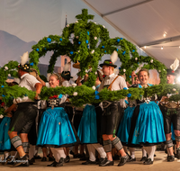 fileadmin/roha/Gautrachtenfest/Bilderglalerie/Gaufest-2023/Gauheimatabend/BR-GAUFEST-TEIS-2023-2-2122-5-D-roha-Tracht-Gaufest-Teisendorf.png