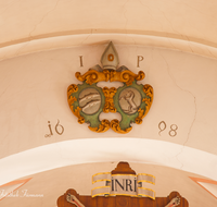 fileadmin/roha/images_galerie/kirche_religion/Inzell/KKKM-INZ-FRAU-KIR-0035-D-roha-Kirche-Inzell-Niederachen-Frauenkirche-Altar-Wallfahrt-Wappen.png