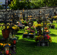 fileadmin/roha/images_galerie/kirche_religion/Lessach-oesterreich/KKKM-LESS-0004-D-roha-Lessach-Friedhof-Grab.png