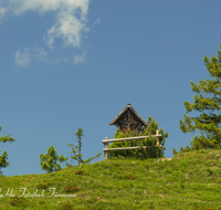 fileadmin/roha/images_galerie/orte_landschaft/Schleching/SCHLECH-OBER-BRU-ALM-0004-D-roha-Schleching-Oberauer-Brunst-Alm-Gipfelkreuz.png