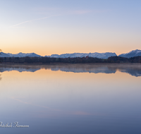 fileadmin/roha/images_galerie/stimmung-Sonne/STIM-ABTS-SEE-0010-D-roha-Stimmung-Abtsdorf-See-Sonnenaufgang-Nebel-Tennengebirge.png