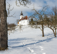 fileadmin/roha/images_galerie/kirche_religion/Saaldorf/SAAL-SILL-WI-0002-D-roha-Saaldorf-Sillersdorf-Kirche-St-Georg-Winter-Schnee.png