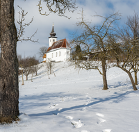 fileadmin/roha/images_galerie/kirche_religion/Saaldorf/SAAL-SILL-WI-0002-D-roha-Saaldorf-Sillersdorf-Kirche-St-Georg-Winter-Schnee.png