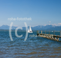 fileadmin/roha/images_galerie/orte_landschaft/Seeon-Seebruck/SEEBR-CHIE-STEG-0015-D-roha-Seebruck-Chiemsee-Malerwinkel-Steg.jpg