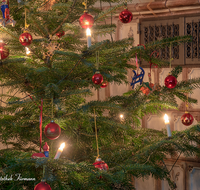 fileadmin/roha/images_galerie/brauchtum/Weihnachten/BR-WEIH-CHRI-0002-D-roha-Brauchtum-Weihnachten-Christbaum-Kachelofen.png