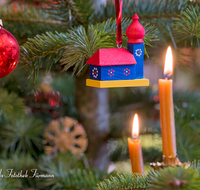 fileadmin/roha/images_galerie/brauchtum/Weihnachten/BR-WEIH-SCHMUCK-0072-01-D-roha-Brauchtum-Weihnachten-Schmuck-Christbaum-Kirche-Berchtesgadener-War-Kerze-Kugel.png