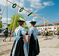 fileadmin/roha/images_galerie/brauchtum/Maibaum/Teisendorf/BR-MAIB-TEI-0056-D-roha-Brauchtum-Maibaum-Teisendorf-Marktplatz-Tracht.png