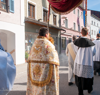 fileadmin/roha/images_galerie/brauchtum/Erntedank-Drischleg/BR-ERNTED-2016-1136-01-D-roha-Brauchtum-Erntedank-Teisendorf-Trachtler-Prozession-Marktstrasse.png