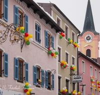 fileadmin/roha/images_galerie/brauchtum/Fasching/BR-FASCHI-0012-4-D-roha-Brauchtum-Fasching-Teisendorf-Marktstrasse-Luftballon-Kirchturm.png