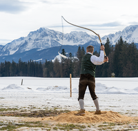 fileadmin/roha/images_galerie/brauchtum/Schnalzen/BR-SCHNA-TEI-1432-03-2019-D-roha-Brauchtum-Schnalzen-Teisendorf-Wimmern-Winter-Schnee-Hochstaufen.png