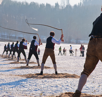 fileadmin/roha/images_galerie/brauchtum/Schnalzen/BR-SCHNA-0031-D-roha-Brauchtum-Schnalzen-Teisendorf-Rupertiwinkel-Winter-Schnee.png