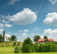 fileadmin/roha/images_galerie/orte_landschaft/Piding/PID-JOHAN-0011-D-roha-Piding-St-Johannes-Johannishoegl-Kirche.png