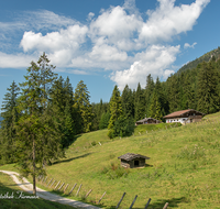 fileadmin/roha/images_galerie/orte_landschaft/Ruhpolding/RUH-KAITL-ALM-0001-D-roha-Ruhpolding-Kaitlalm-Weg.png