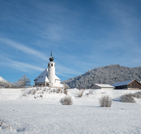 fileadmin/roha/images_galerie/orte_landschaft/Schneizlreuth/SCHNEILZL-WEISSB-0030-D-roha-Schneizlreuth-Weissbach-Kirche.-Winter.png