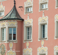 fileadmin/roha/images_galerie/orte_landschaft/Tittmoning/TITTM-0008-04-D-roha-Tittmoning-Stadtplatz-Fassaden.png