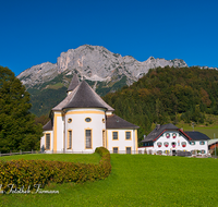 fileadmin/roha/images_galerie/orte_landschaft/Berchtesgaden/Marktschellenberg-Ettenberg/BGD-ETTENB-0011-D-roha-Berchtesgaden-Ettenberg-Kirche-Untersberg-Landwirtschaft-Blumenwiese.png