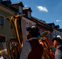 fileadmin/roha/images_galerie/orte_landschaft/Teisendorf/Teisendorf-Marktstrasse-Konzert/TEI-MA-STA-KON-2024-1-3968-D-roha-Teisendorf-Marktstrasse-Standkonzert.png