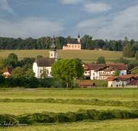 fileadmin/roha/images_galerie/orte_landschaft/Waging/WAG-GAD-MUE-0001-D-M-roha-Waging-Gaden-Muehlberg-Kirche-Wiese.png