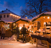 fileadmin/roha/images_galerie/brauchtum/Weihnachten/Christkindlmarkt-Anger/AN-WEI-0039-D-roha-Anger-Dorfplatz-Weihnachten-Winter-Schnee-Christkindlmarkt.png